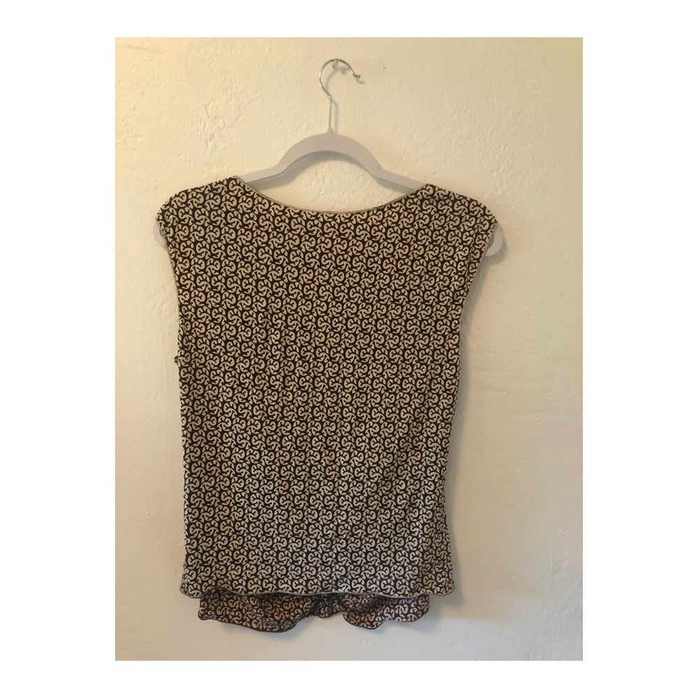 Simple Top - Picture 2 of 3